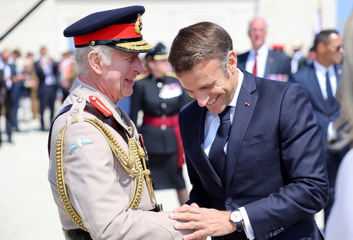 Carlos III y Macron han desarrollado un buen vínculo después de su visita a Francia. Foto: AP
