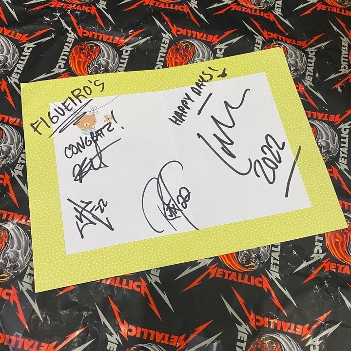 La tarjeta que Metallica le mandó a la familia junto a varios obsequios. Foto: gentileza.