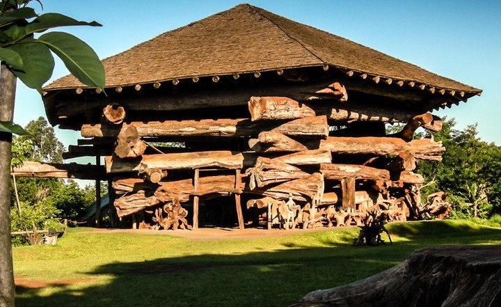 La enorme estructura de madera,