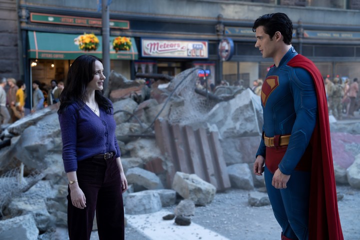 Lois sabe la identidad de Superman. La encarna Rachel Brosnaghan, de "la maravillosa Sra. Maisel".