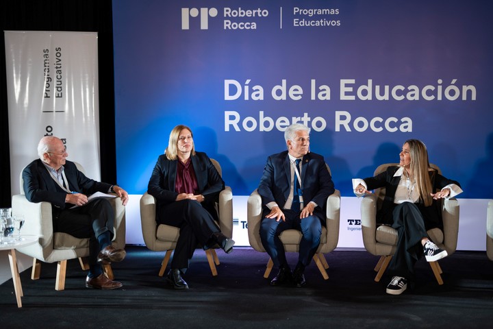Paolo Rocca junto a Gisela Scaglia, Claudio Poggi e Irini Wentinck. 