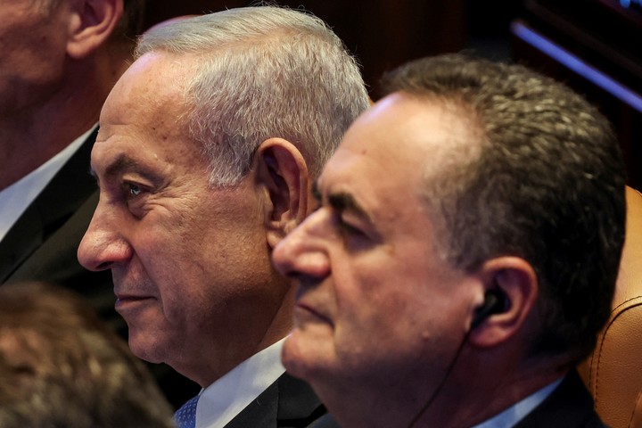 Benjamin Netanyahu junto a Israel Katz. Foto: Reuters