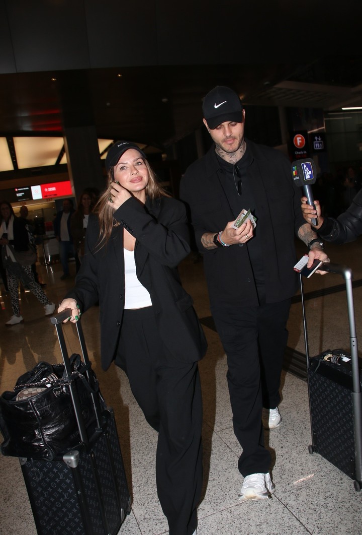 La China Suárez y Mauro Icardi, previo a tomar el avión rumbo a Turquía. Foto: Movilpress.