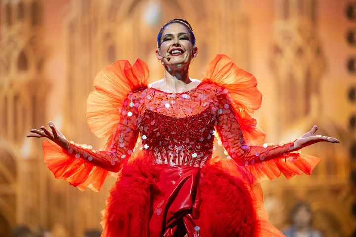 Isabel Macedo deslumbra como Delfina. Cortesía: @livedaleplay