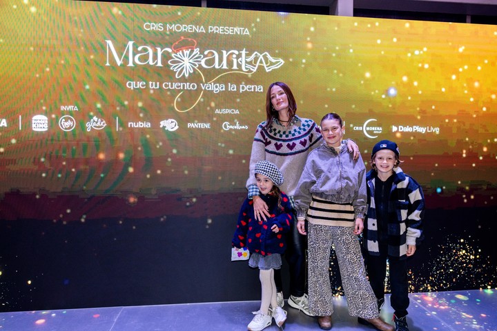 Paula Chaves y sus hijos. Cortesía: @livedaleplay
