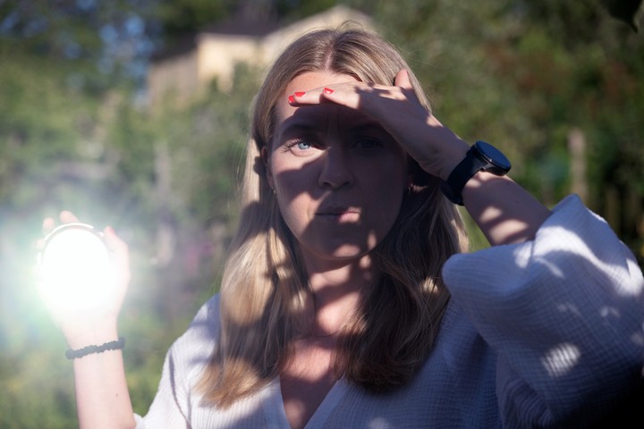 «Al venir aquí, parece que te transportas al campo en un abrir y cerrar de ojos», afirma Ellen Gustavsson, de 33 años, que acude en bicicleta al jardín varias veces a la semana para regar las plantas y organizar reuniones con amigos. Sofía Runarsdotter para The New York Times