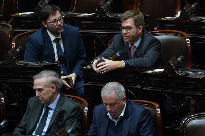 Oscar Agost Carreño, Nicolás Massot, Miguel Angel Pichetto y Emilio Monzó, en el recinto de Diputados. Foto: Juano Tesone.