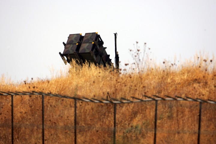 Una estación de lanzamiento para una batería de misiles Patriot cerca de la pista de slalom de piragüismo de los Juegos Olímpicos de Atenas, Grecia, el 17 de agosto de 2004. Se espera que el presidente Trump anuncie el lunes 14 de julio de 2025 un nuevo suministro de armas para Ucrania, que incluirá baterías de misiles Patriot más avanzadas, cuyo coste correrá a cargo de los países miembros de la OTAN. (Vincent Laforet/The New York Times)