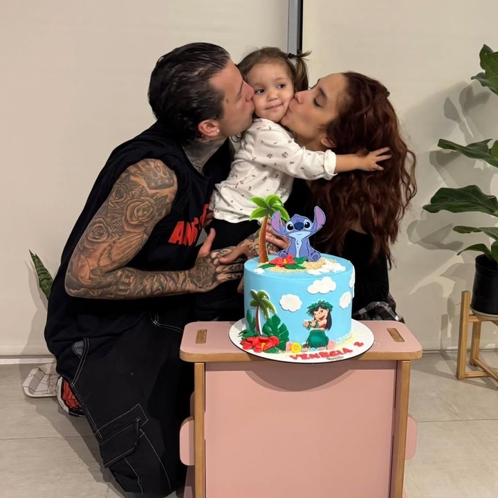 Alex Caniggia y Melody Luz mostraron la cara de su hija Venezia por primera vez. Foto: Instagram