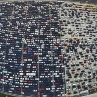 El embotellamiento de tráfico más largo de la historia: duró 12 días y se extendió por 100 km