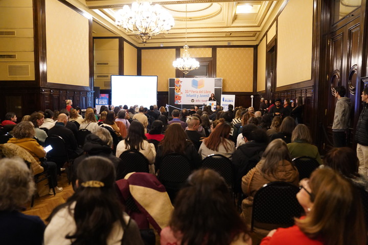 A sala llena se desarrolló la inauguración de la 33.ª Feria del Libro Infantil y juvenil. Foto: Martín Bonetto.