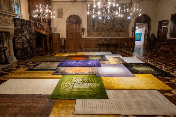 Alfombras con 16 mil nudos por metro cuadrado, textiles que marcaron época. Fotos: Gentileza Satsch Gallery