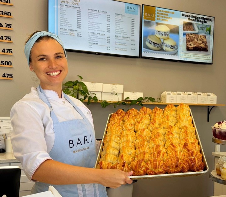 Las medialunas son otra de las improntas de Bari Bake House, aunque sólo se venden los sábados.