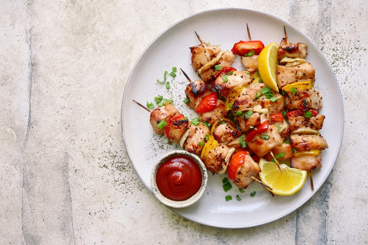 Receta de brochette de pollo a la parrilla. Foto: Shutterstock