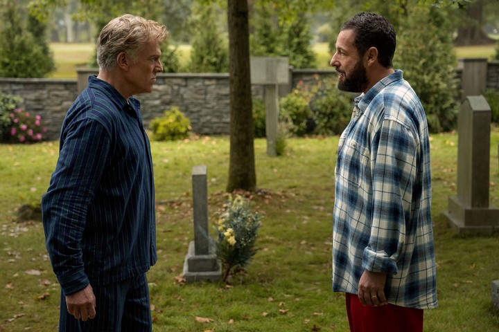 Encuentro en el cementerio. Shooter McGavin había terminado en un neuropsiquiátrico.