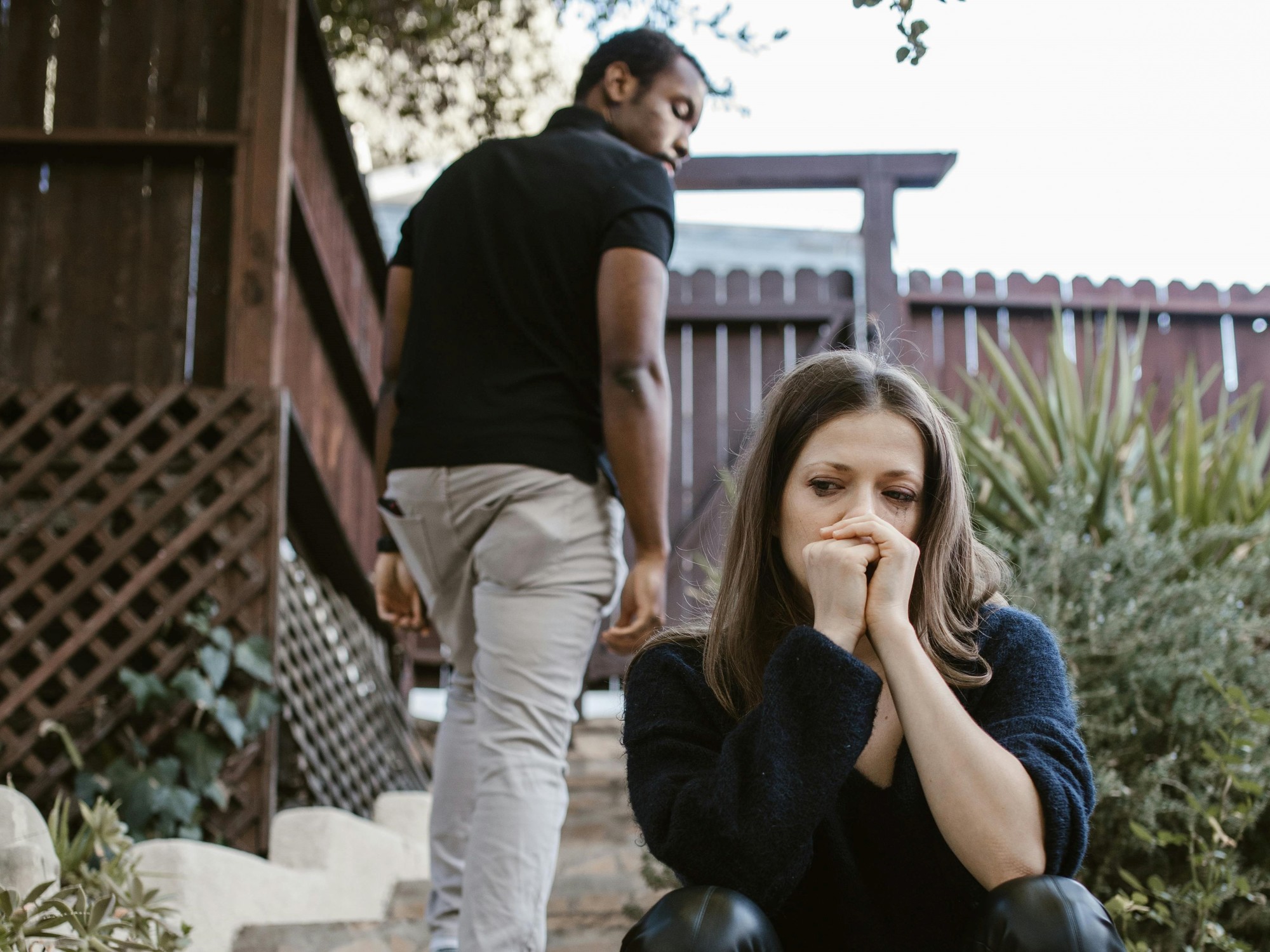 Aunque el amor pueda parecer algo natural en los seres humanos, hay personas que no logran experimentar ni sostener ese tipo de conexión. Foto: Pexels.
