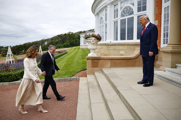 Trump recibe a Victoria Starmer y Keir Starmer. Foto: EFE