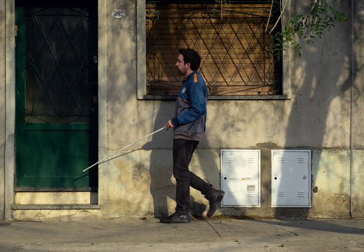 Facundo Bogarín es Edgardo en División Palermo. Foto: Netflix