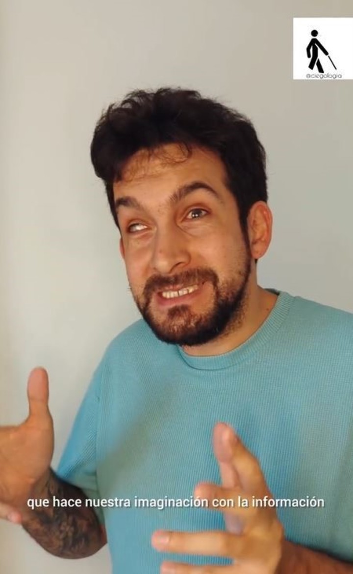 Facundo Bogarín en un reel para su cuenta de Instagram, @ciegología.