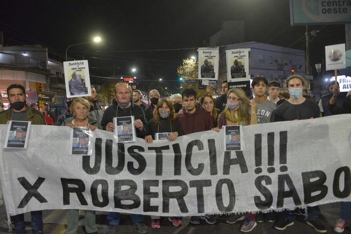 Una de las tantas y multitudinarias marchas pidiendo justicia por el crimen de Roberto. Foto: Constanza Niscovolos.