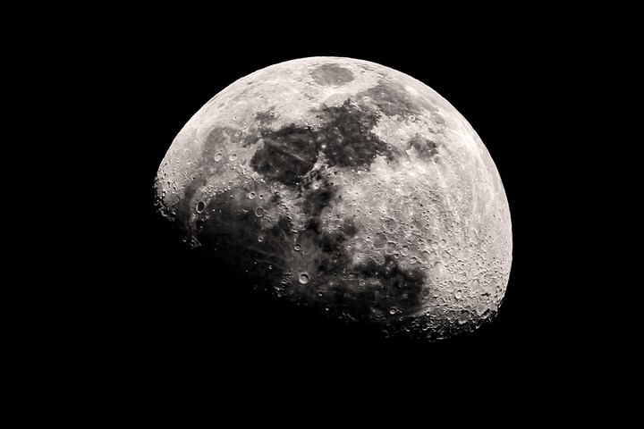 El nuevo estudio asegura que la posibilidad de impacto del Y54 en la Luna es del 4,3%. (Foto ilustración Shutterstock)