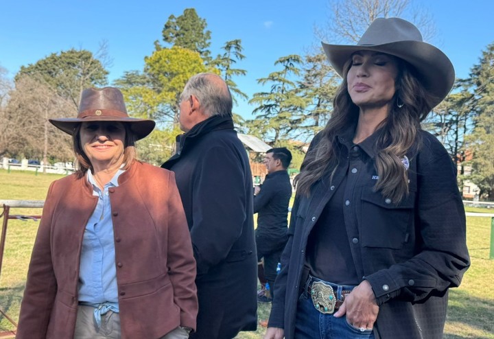 Patricia Bullrich y Kristi Noem, la funcionaria de Trump con la que visitó Campo de Mayo.