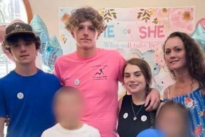 Las cuatro víctimas asesinadas: padres, abuela y tío de la bebé Wessie.