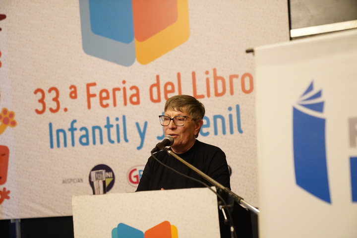 María Teresa Andruetto leyó el discurso inaugural de la 33.ª Feria del Libro Infantil y juvenil. Foto: Martín Bonetto.