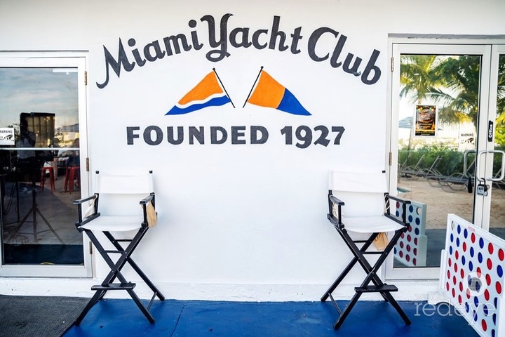 El Miami Yacht Club al que asistían las víctimas del velero que chocó con la barcaza.