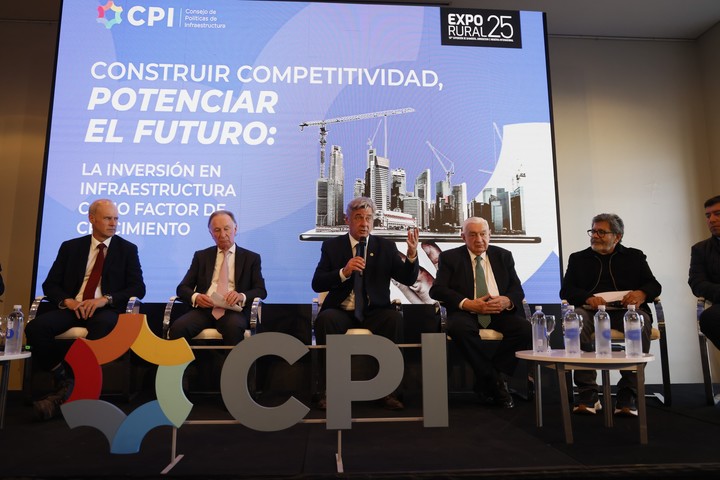 Crítico. El panel del Consejo de Políticas de Infraestructura. Gustavo Weiss, Nicolás Pino, Adelmo Gabbi y Gerardo Martínez.