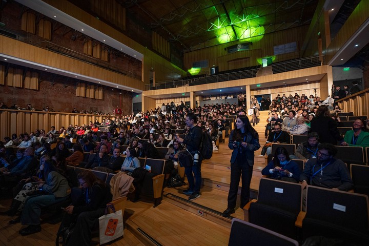 Este año hubo 1500 asistentes presenciales.