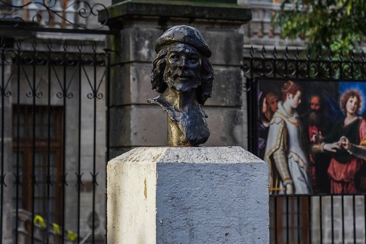 La alcaldesa local, Alessandra Rojo de la Vega, afirmó que las estatuas fueron instaladas incorrectamente. Foto New York Times