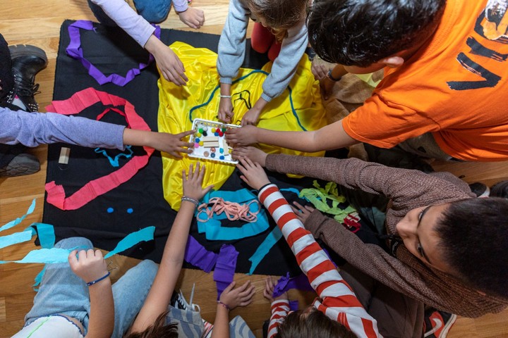 El Museo Nacional de Bellas Artes propone una agenda intensa para estas vacaciones, con actividades participativas que van desde recorrer esculturas “buscando secretos” hasta pintar al aire libre inspirados en Monet, Sisley y Pissarro. Foto: gentileza.
