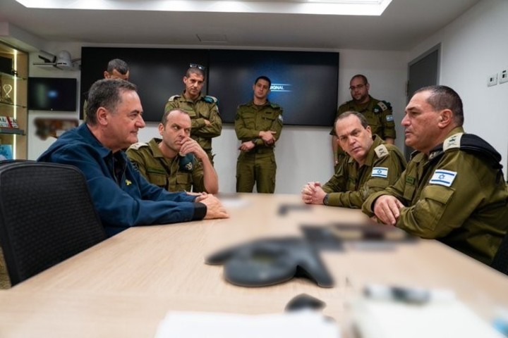 El ministro de Defensa de Israel, Israel Katz junto al Jefe de Estado Mayor, Teniente General Eyal Zamir