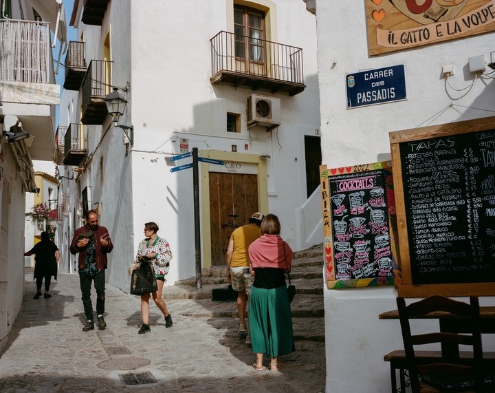 Callejones empedrados en el casco antiguo de Ibiza. (Samuel Aranda/The New York Times)