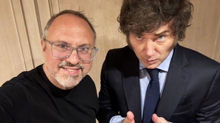 Diego Valenzuela y Javier Milei. El intendente dejará a un viejo conocido en 3 de Febrero. 