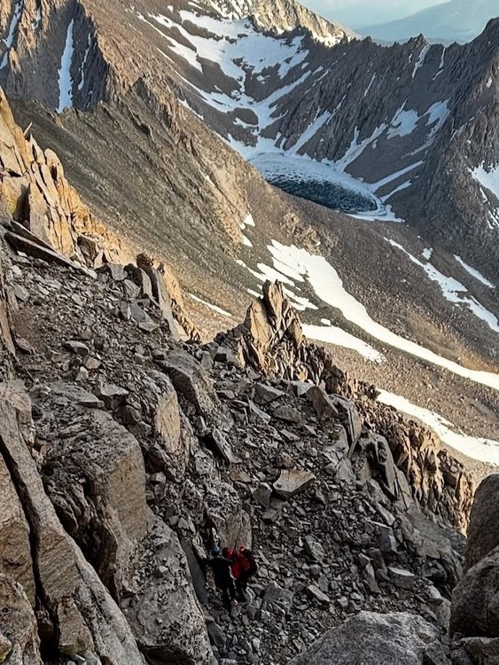 El lugar donde se cayó la escaladora, y el primer contacto en tierra tras 23 horas varada. (Foto: Facebook "California National Guard")