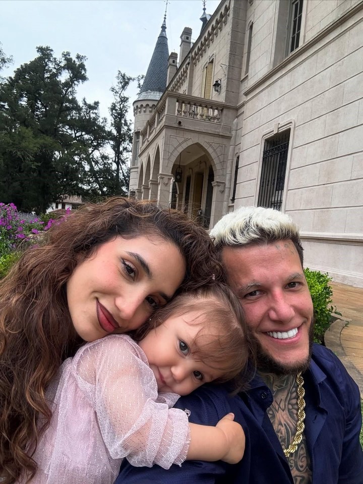 Alex Caniggia y Melody Luz mostraron la cara de su hija Venezia por primera vez. Foto: Instagram