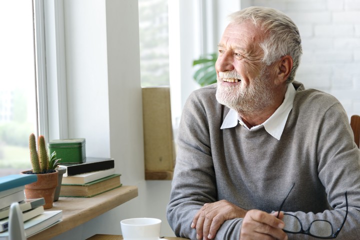 Muchos empleados que cumplen con la edad jubilatoria prefieren seguir trabajando. Foto: Shutterstock