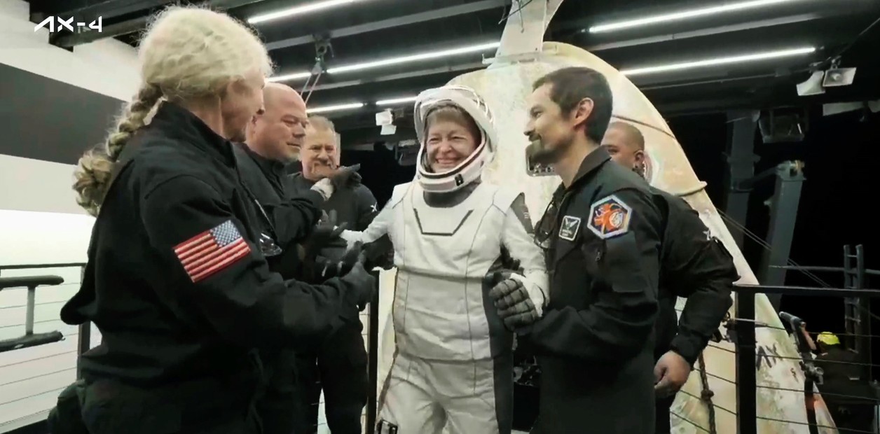 La comandante Peggy Whitson, sonriente tras el amerizaje de la misión Ax-4 de SpaceX. (Foto: AP)