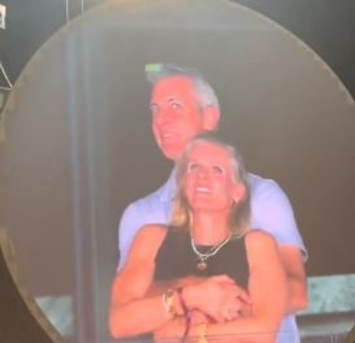 Andy Byron y Kristin Cabot justo antes de darse cuenta que estaban siendo grabados. Foto: Captura de video.