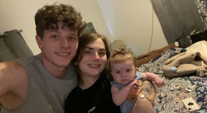 Los padres de la bebé tenían 21 y 20 años.