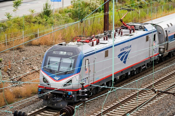 Una imagen de archivo de un ferrocarril de Amtrak en Filadelfia. Foto ilustrativa: AP Photo/Matt Rourke. 