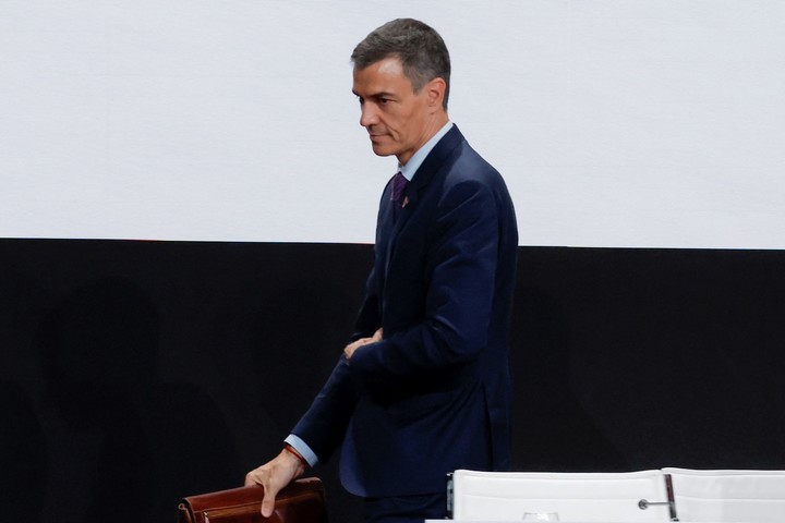 El presidente del Gobierno español, Pedro Sánchez, en Sevilla, durante una cumbre de la ONU. Foto Reuters