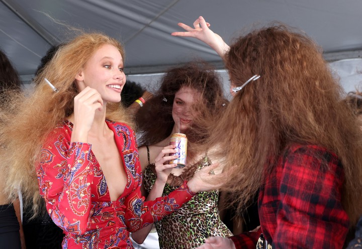 Modelos entre bastidores en un  desfile. REUTERS/Caitlin Ochs     