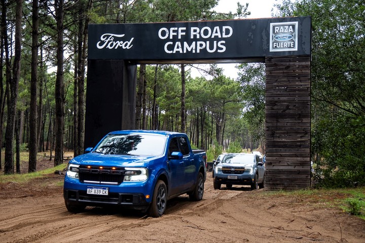 El ingreso de la caravana en el Off-Road Campus de Ford.
