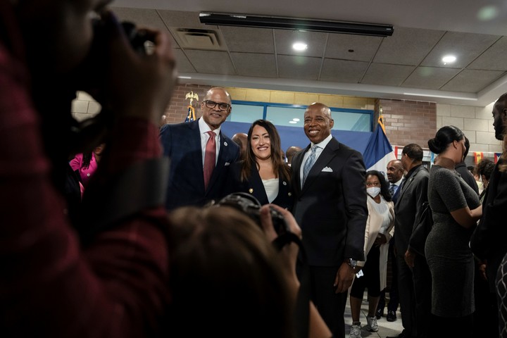 Melissa Aviles-Ramos (centro), rectora de las escuelas públicas de la ciudad de Nueva York. Foto: Todd Heisler/The New York Times