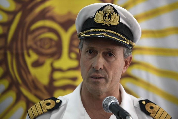El vocero de la Armada  Enrique Balbi dando el parte oficial del día sobre submarino Ara San Juan, en 2017. 