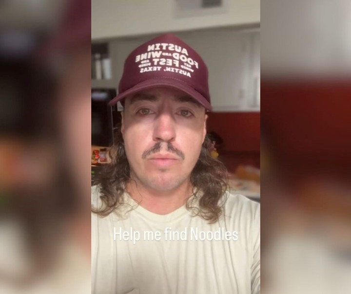 El joven, en uno de los tantos videos que hizo durante la campaña. Foto: captura de video/Instagram @austineater.