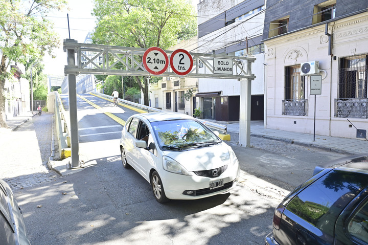 Como ahora, el nuevo puente Soler-Ciudad de la Paz seguirá estando limitado para el uso de vehiculos livianos. Foto: Matías Martin Campaya 